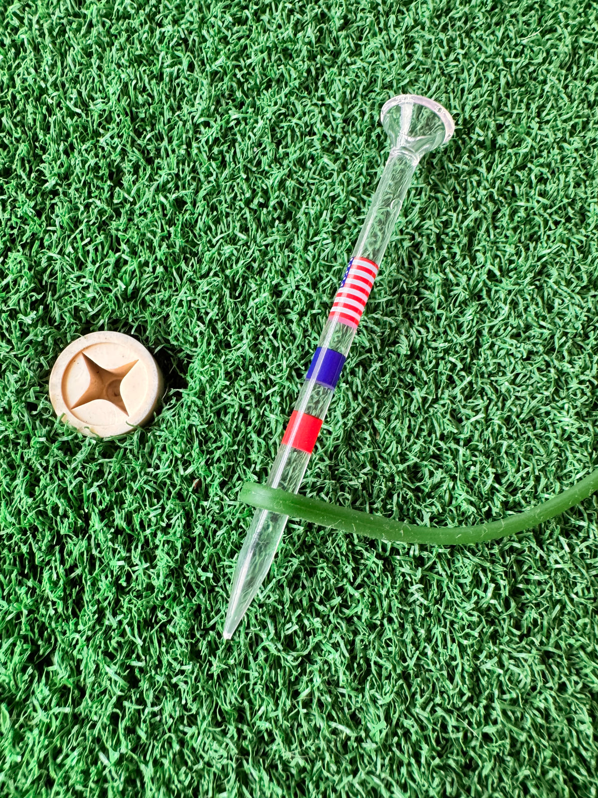 Rubber tee holder & regular golf tee